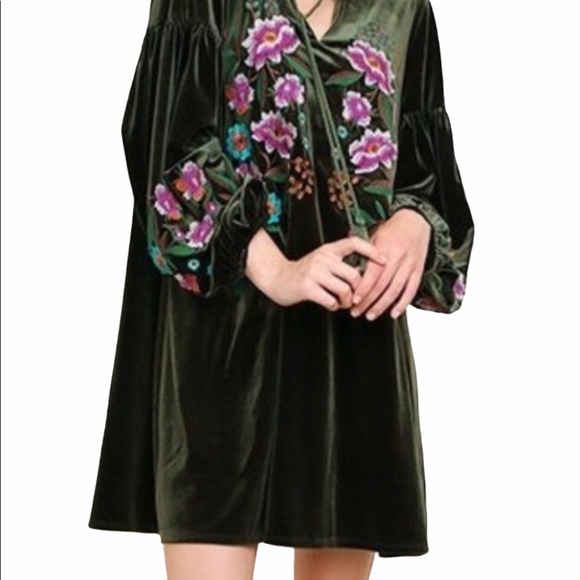 V-neck Velvet Balloon Sleeve Dress - Picture 3 of 10